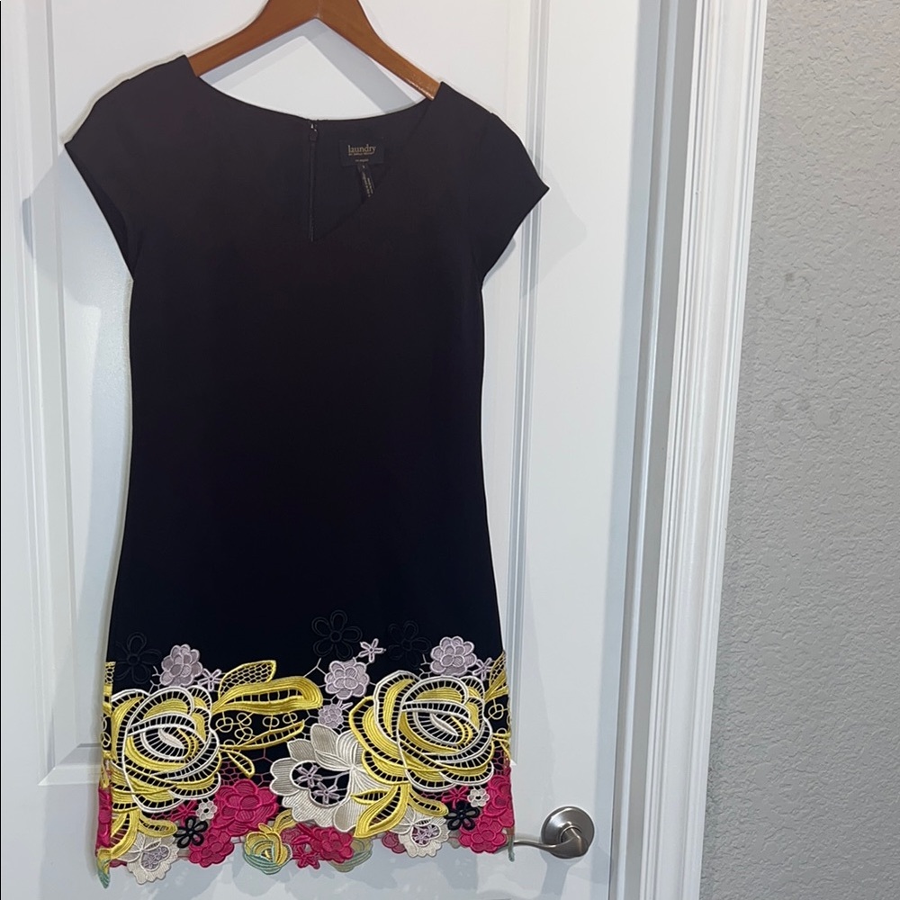 Laundry By Shelli Segal Women's Black Dress. Size 2